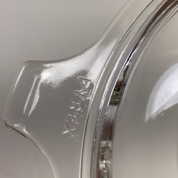 Pyrex Vintage Round Clear Glass Dish with Lid #019 - Picture 5 of 9